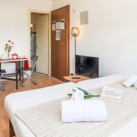 Rosablanche C25 By Interhome Apartman